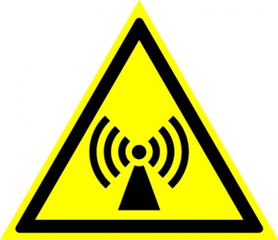 Предупреждающий знак безопасности W12. "Внимание. Электромагнитное поле"