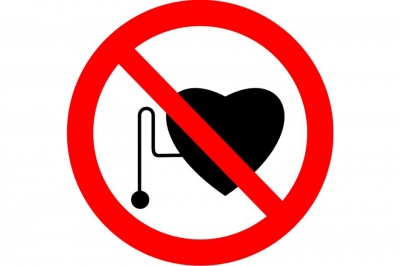 Знак Р11. "Запрещается работа(присутствие) людей со стимуляторами сердечной деятельности"