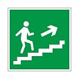Знак Е15. &quot;Направление к эвакуационному выходу по лестнице вверх&quot;