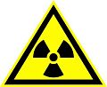 Предупреждающий знак безопасности W05. &quot;Опасно. Радиоактивные вещества или ионизирую&quot;